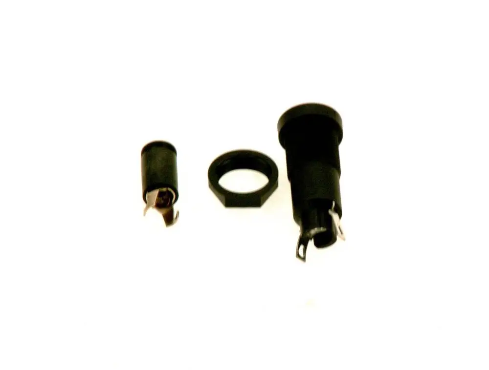 Schwarze Halterung für Sicherungen, bestehend aus einem länglichen Teil mit Kontakten, einer weiteren kleinen Komponente und einer rondellartigen Unterlegscheibe. Bosch-Produkt.